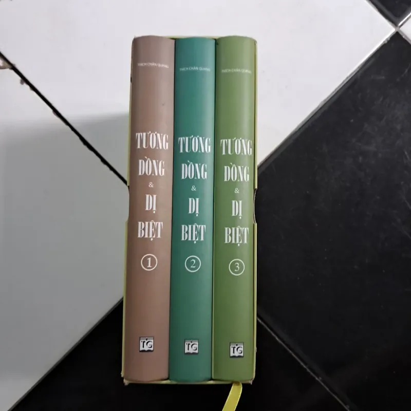 Tương đồng & dị biệt  1023430