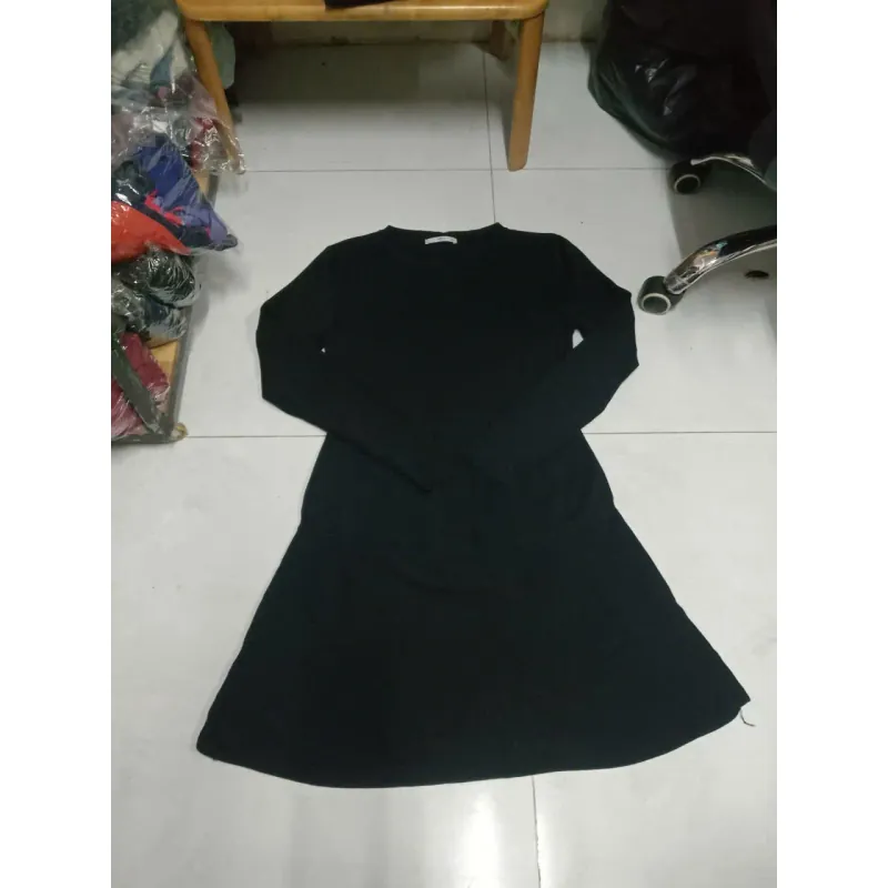 Combo 02 đầm len đen giá 35k 1007047