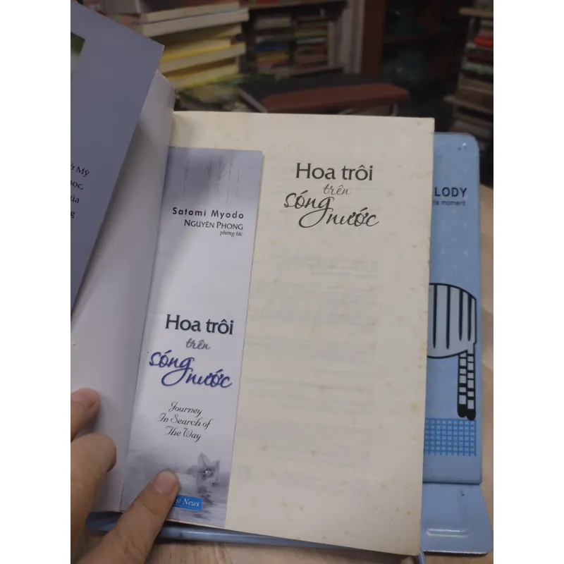Sách: Hoa trôi trên sóng nước - TG: Satomi Myodo - Nguyên Phong phóng tác (B1) 778002