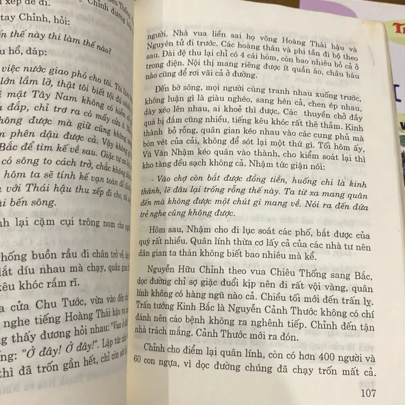 CUỘC ĐỜI TRÔI NỔI VÀ ĐAU THƯƠNG CỦA VUA LÊ CHIÊU THỐNG (XB 2001) 995733