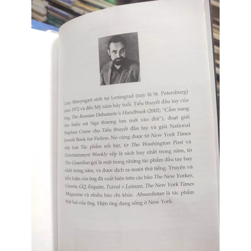 Sách: Cộng Hoà Phi lý - Gary Shteyngart (A3) 595889