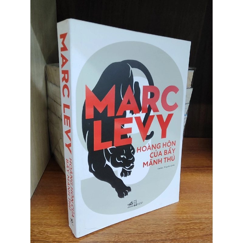 Hoàng hôn của bầy mãnh thú - Marc Levy 1011281