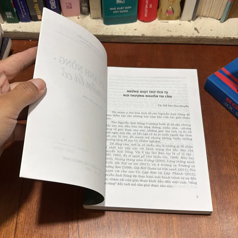 II Tiểu Luận, Phê Bình: Nguyễn Anh Đông _ Đi Từ Miền Lá Cỏ - TS. Đỗ Thị Thu Huyền - 2013 786222