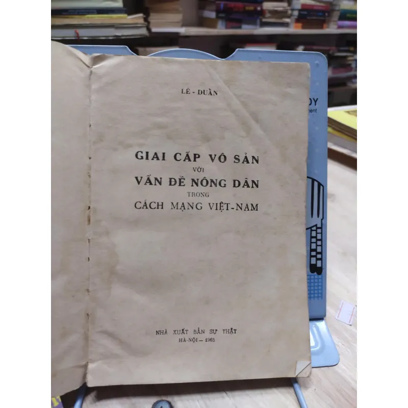 Sách- Giai cấp vô sản với vấn đề nông dân trong cách mạng Việt Nam - Lê Duẩn A1 564989