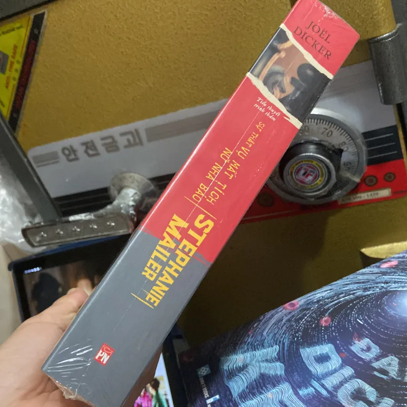 (trinh thám) - Sự thật vụ mất tích nữ nhà báo Stephanie Mailer - Joel Dicker 972475