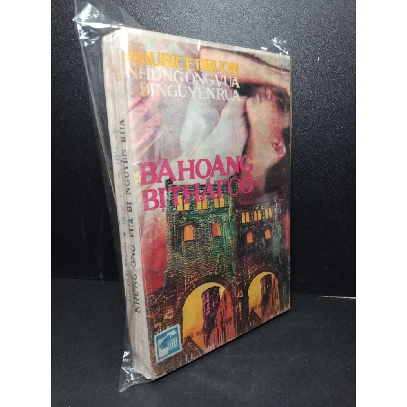 Những ông vua bị nguyền rủa Bà hoàng bị thắt cổ mới 80% bẩn bìa, ố vàng, tróc gáy nhẹ Maurice Druon HCM2603 VĂN HỌC Blogmeo 27525 513203
