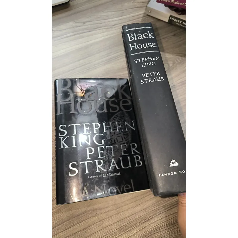 Black House
By Stephen King (khổ lớn, bìa cứng siêu hiếm) 723266