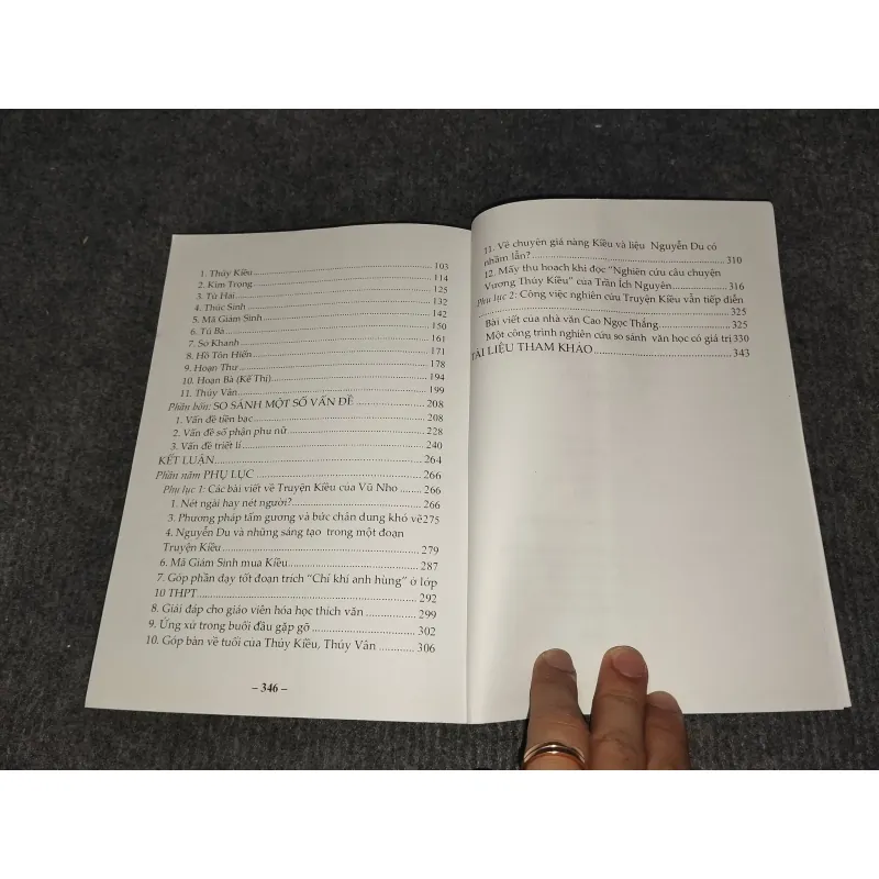 TỪ KIM VÂN KIỀU ĐẾN TRUYỆN KIỀU. SO SÁNH VÀ BÌNH LUẬN 991082