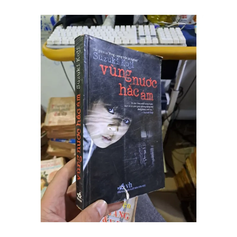 Vùng nước hắc ám Suzuki Koji 989305