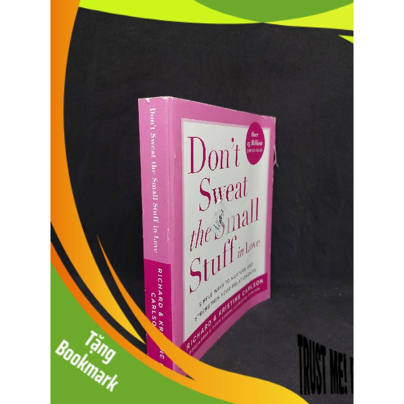(TẶNG BOOKMARK) Don't sweat the small stuff in love mới 80% RBK1207 943420