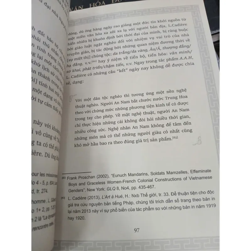 NGHỆ THUẬT VÀ NGHỆ NHÂN VÙNG KINH THÀNH HUẾ - LÊ ĐỨC QUANG 936885