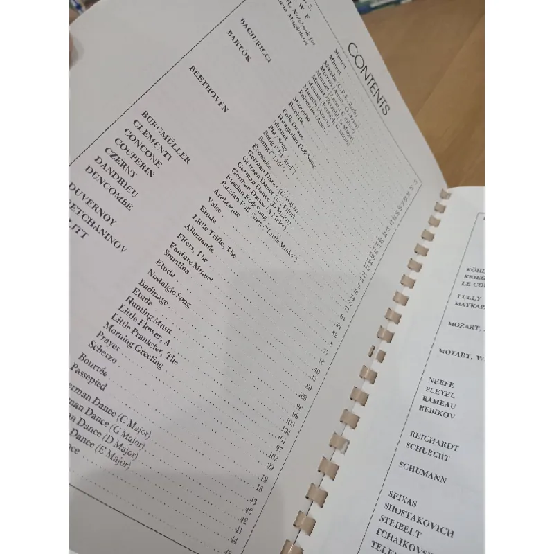 Essential keyboard repertoire: 100 early intermediate selections in their original form, volume 1 556844