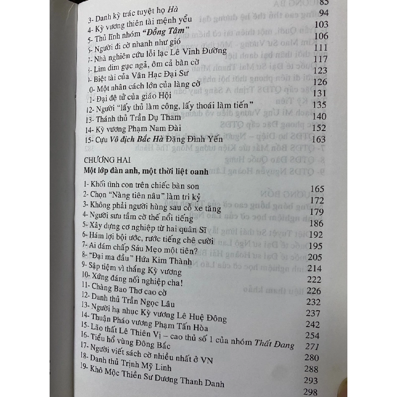 Kể chuyện cờ tướng- từ danh kỳ Nguyễn Văn Ngoan đến thiên tài Trần Quới (bìa cưng)- sách mới 85% 784097