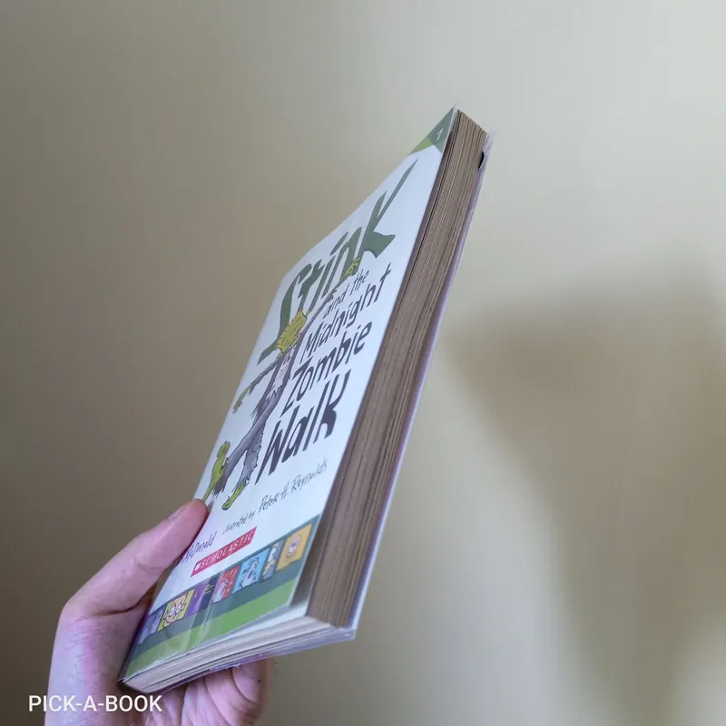 Truyện Tiếng Anh luyện đọc chủ đề Halloween Stink And The Midnight Zombie Walk 612448