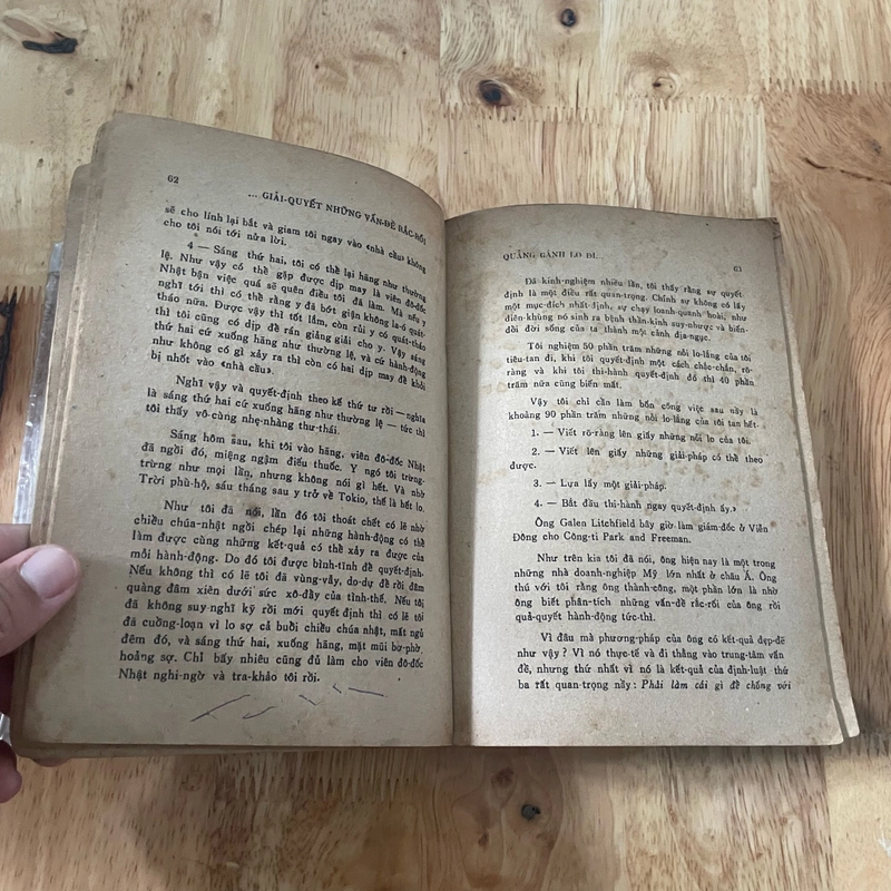 Sách Kỹ Năng: Quẳng Gánh Lo Đi Và Vui Sống - Dale Carnegie - Nguyễn Hiến Lê (Dịch) - 1989 473583