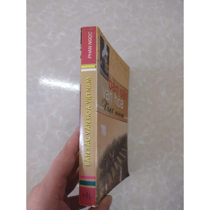 Sách: Bản sắc văn hoá Việt Nam - Tác giả: Phan Ngọc 707852