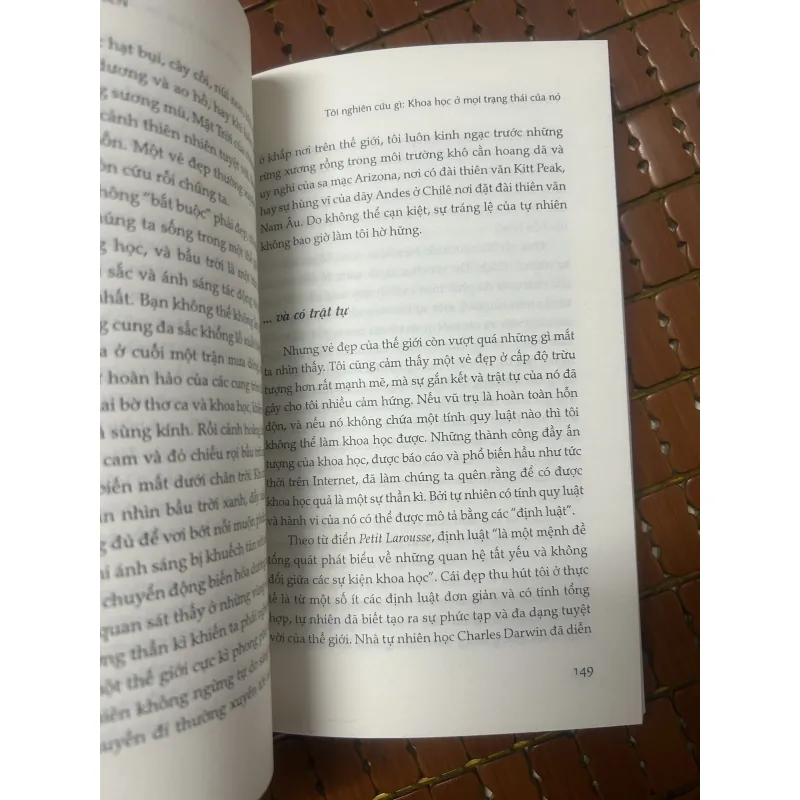 Vũ trụ và hoa sen - Trịnh Xuân Thuận 992265