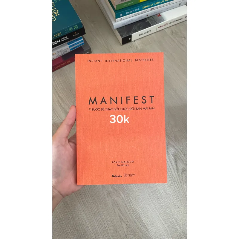 Manifest - Roxie Nafousi 971269