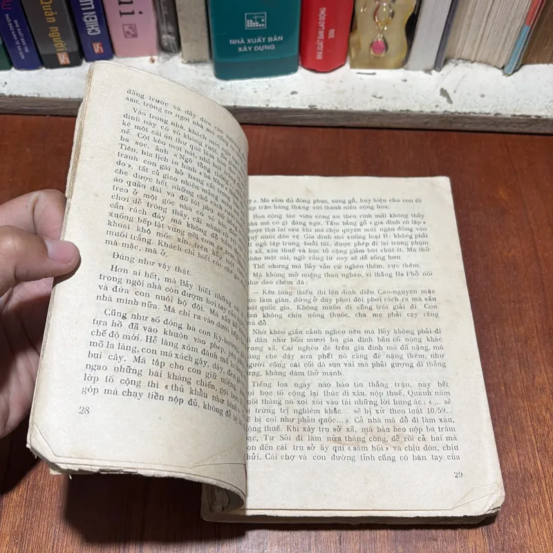 [Sách 7x] - II Tiểu Thuyết Của Phan Tứ: Gia Đình Má Bảy - 1975 797180
