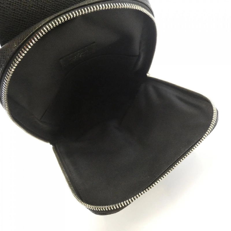 Túi đeo chéo Louis Vuitton Taiga Avenue M30443 - Hàng hiệu Chính hãng 768097