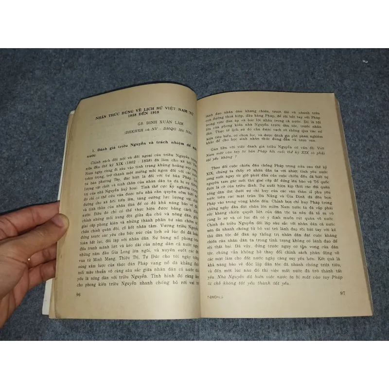 ĐỔI MỚI VIỆC DẠY, HỌC LỊCH SỬ. LẤY "HỌC SINH LÀ TRUNG TÂM" 698913