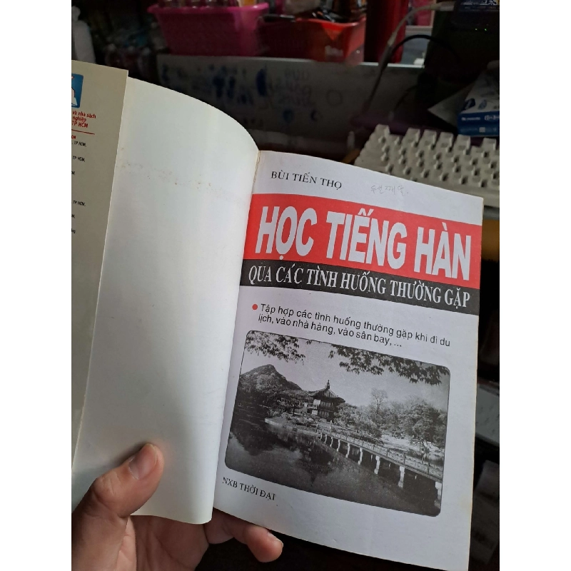 Học tiếng Hàn qua các tình huống thường gặp - Bùi Tiến Thọ HỌC NGOẠI NGỮ HCM1008 920850