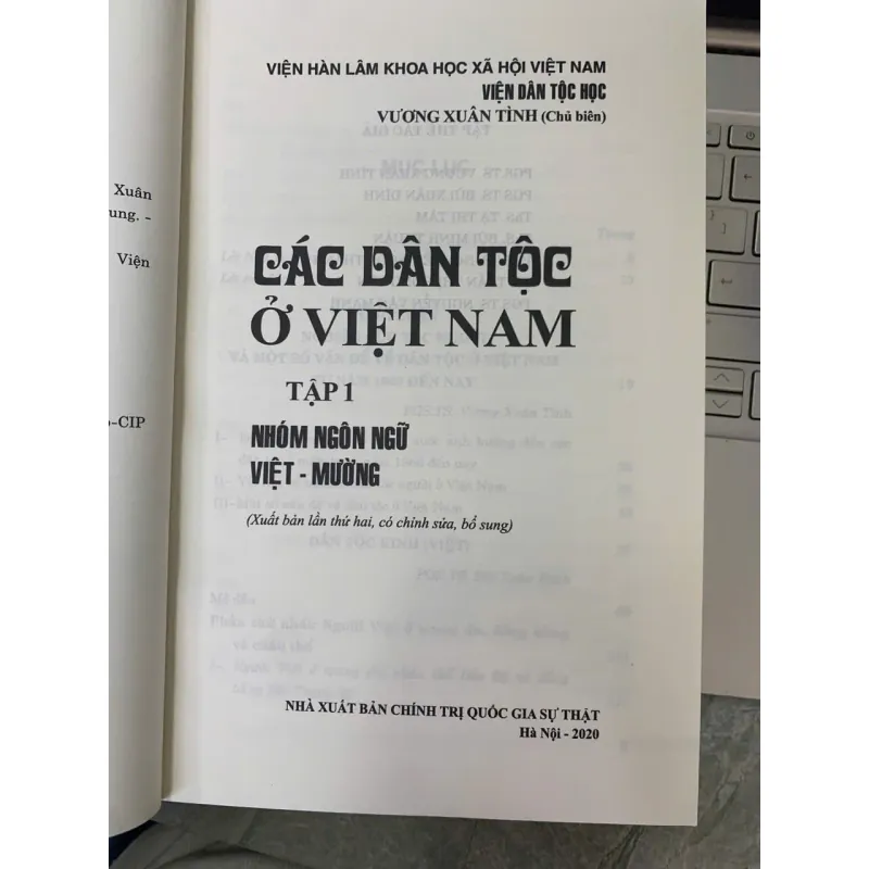 CÁC DÂN TỘC Ở VIỆT NAM (TẬP 1 VÀ 2) - VƯƠNG XUÂN TÌNH (CHỦ BIÊN) 700561