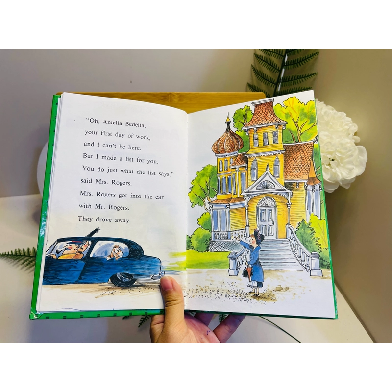 [Sách 2hand từ US] Like new 90% - The Amelia Bedelia Treasury – Peggy Parish 475223