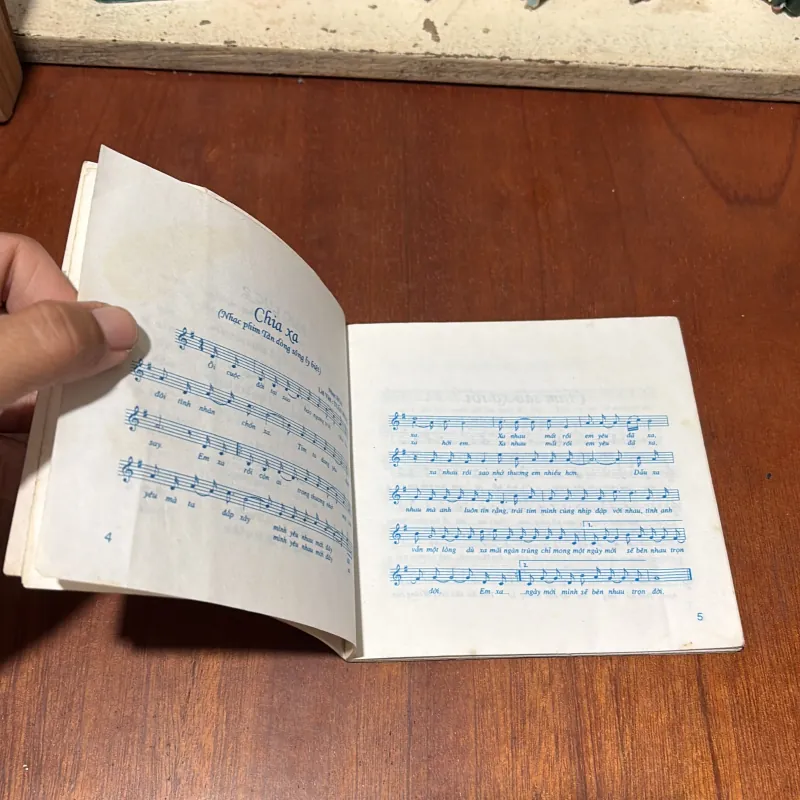 II Sổ Tay Ca Nhạc: Cám Ơn Tình Yêu - Tuyển Tập Những Ca Khúc Được Yêu Thích - 2002 752203