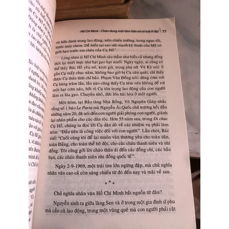 Hồ Chí Minh- Chân dung một tâm hồn và trí tuệ vĩ đại  790077