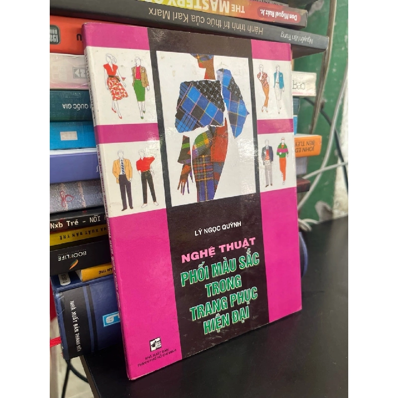Nghệ thuật phối màu sắc trong trang phục hiện đại - Lý Ngọc Quỳnh 793038