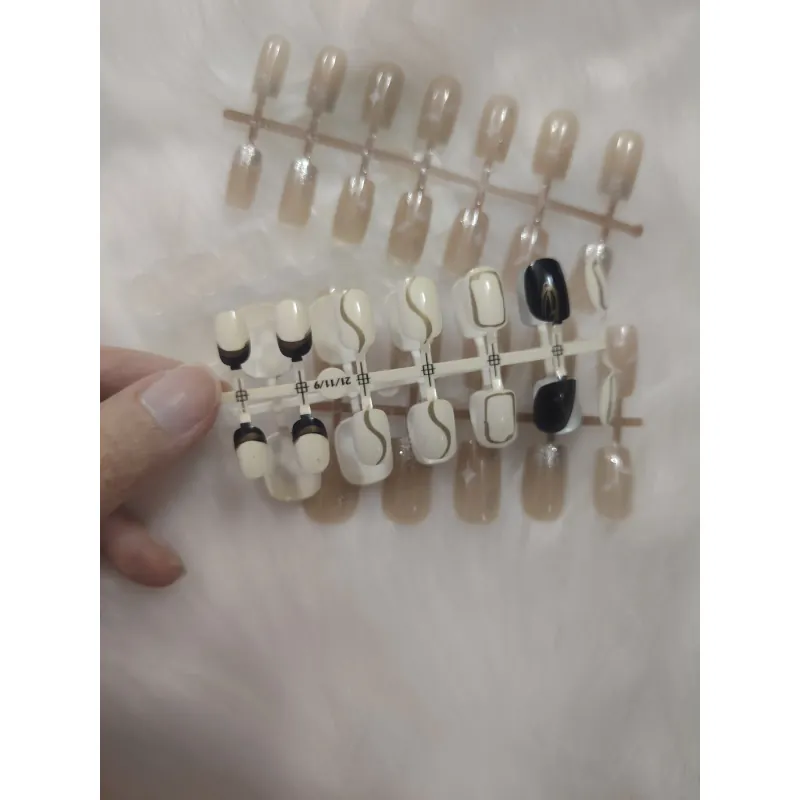 Tặng 1 vỉ nail box new 997089