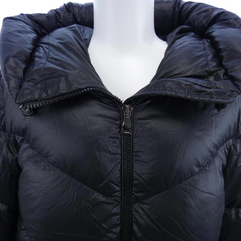 Áo khoác lông vũ MONCLER 638775