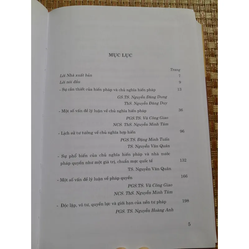 PHÁP QUYỀN VÀ CHỦ NGHĨA HIẾN PHÁP... 761527