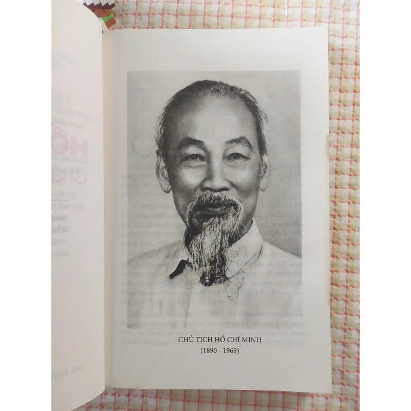 HỒ CHÍ MINH - CHÂN DUNG VÀ DI SẢN • Sách Nhà Nước Đặt Hàng (không có giá bìa) 751377