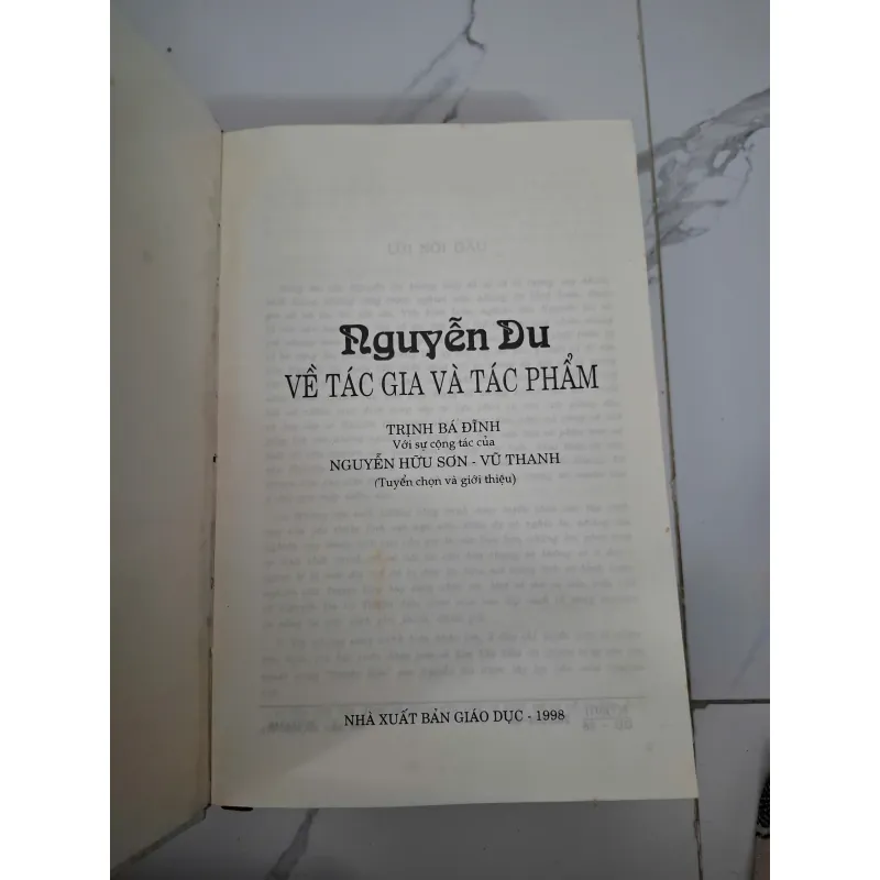 Nguyễn Du về tác giả và tác phẩm - Trịnh Bá Đĩnh, Nguyễn Hữu Sơn, Vũ Thanh (tuyển chọn) 796873