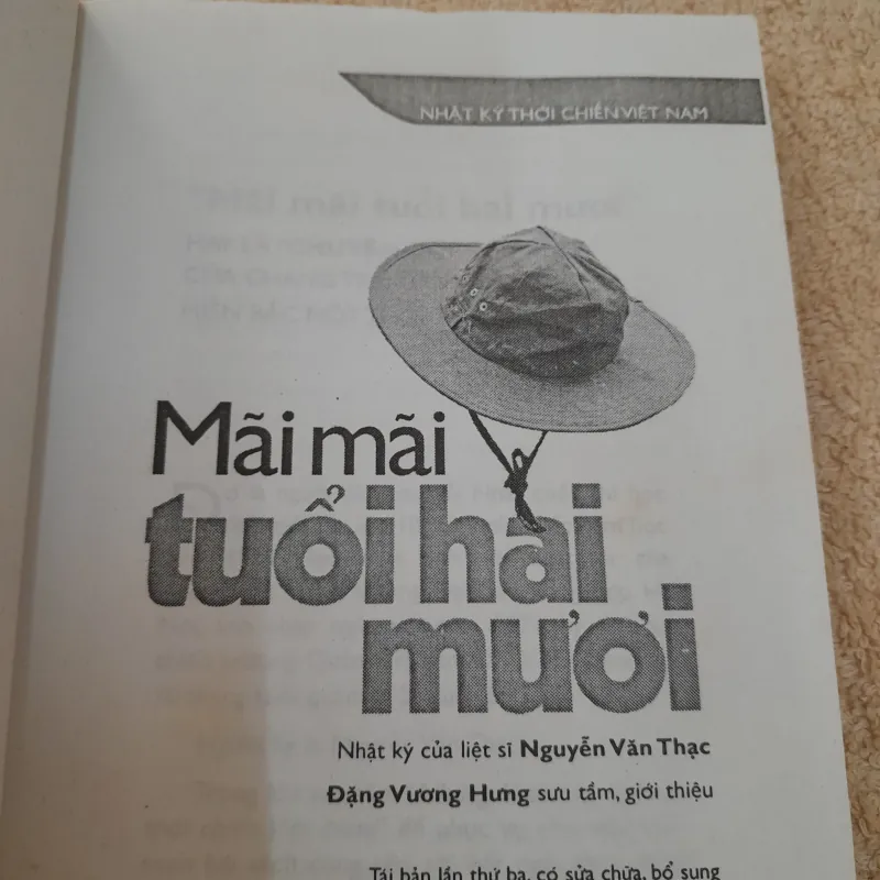 MÃI MÃI TUỔI HAI MƯƠI. NK liệt sỹ NGUYỄN VĂN THẠC. Biên soạn Đặng V. Hưng. In 2005 747893