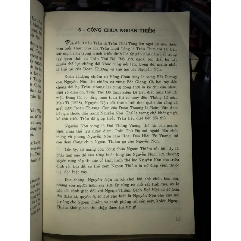 Việt sử giai thoại tập 3: 71 giai thoại thời Trần - Nguyễn Khắc Thuần 761952