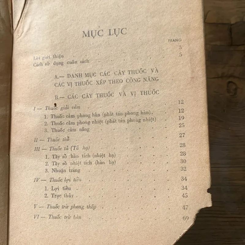 Thuốc nam và châm cứu, Viện Đông Y, in năm 1976 929996