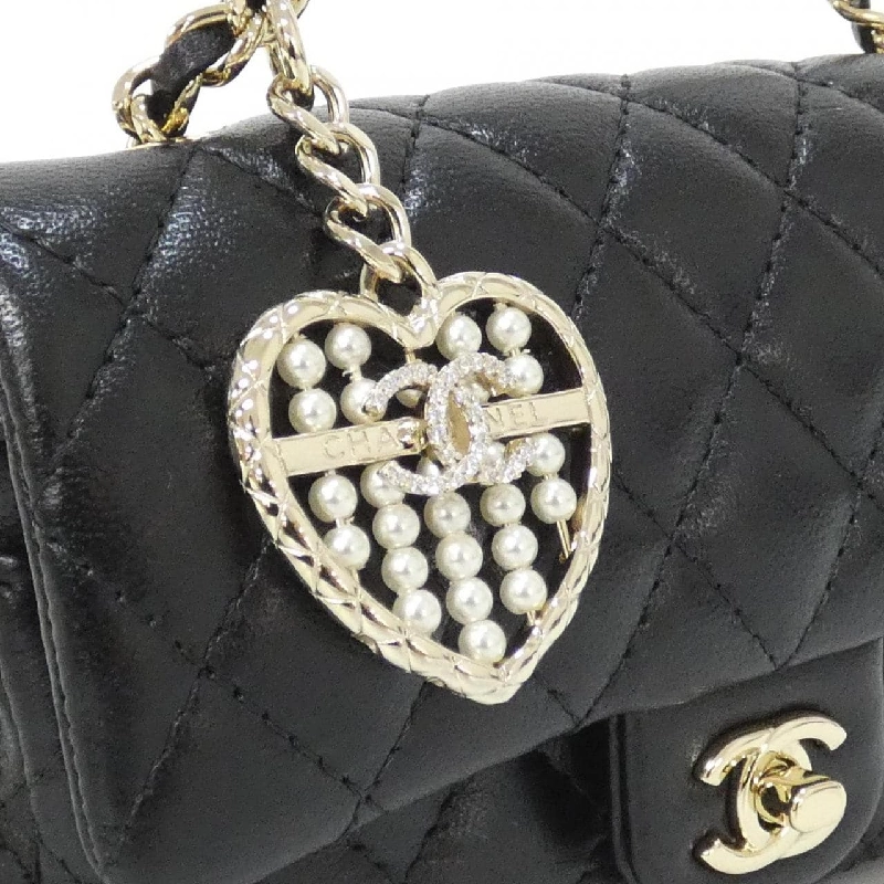 Túi charm AP4760 của Chanel 623178