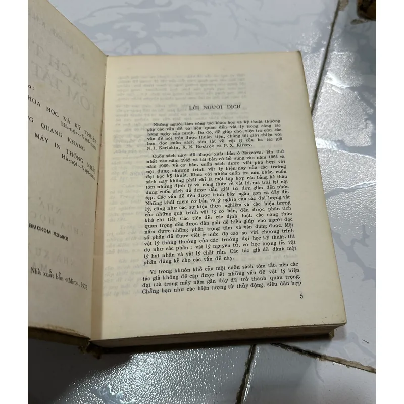 Sách tra cứu tóm tắt về vật lý 732135