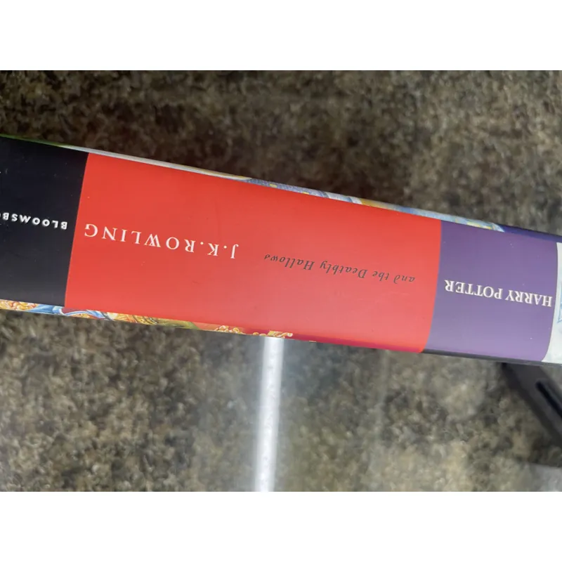 Harry Potter and the deathly hallows J.K. Rowling hard cover 720110