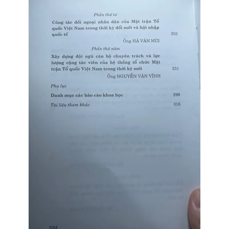 SÁCH MỘT SỐ VẤN ĐỀ LÝ LUẬN VÀ THỰC TIỄN CÔNG TÁC MẶT TRẬN 700646