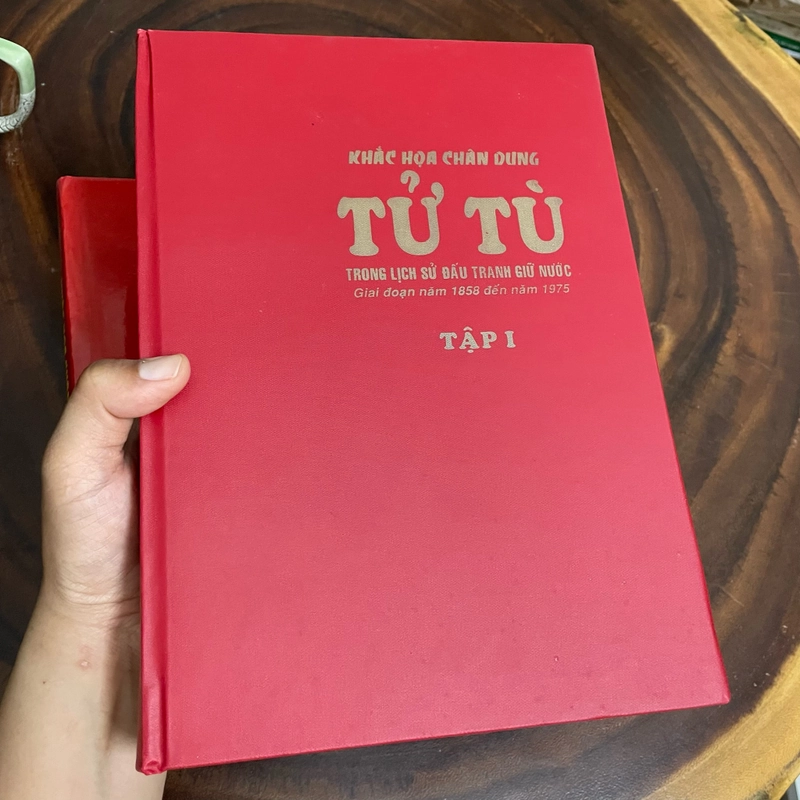 II Tựa sách: Khắc Hoạ Chân Dung Tử Tù - Thiên Vũ & Võ Huy Quang - 2001 457565