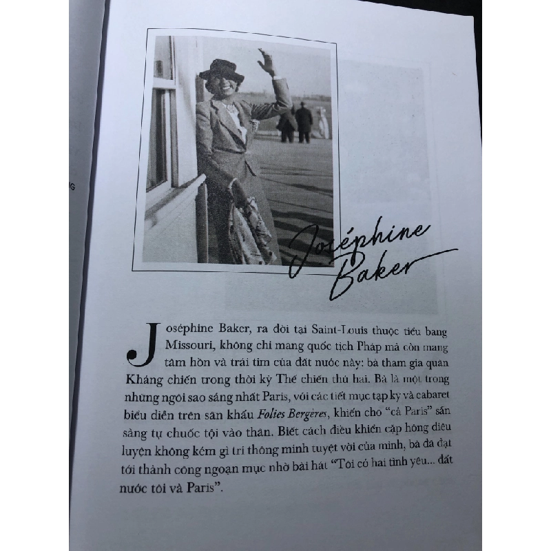 Sống như người Paris 2016 mới 80% ố bẩn nhẹ bụng sách Anne Berest, Audrey Diwan, Caroline de Maigret và Sophia Mas HPB2606 VĂN HỌC Oreka-Blogmeo 174858