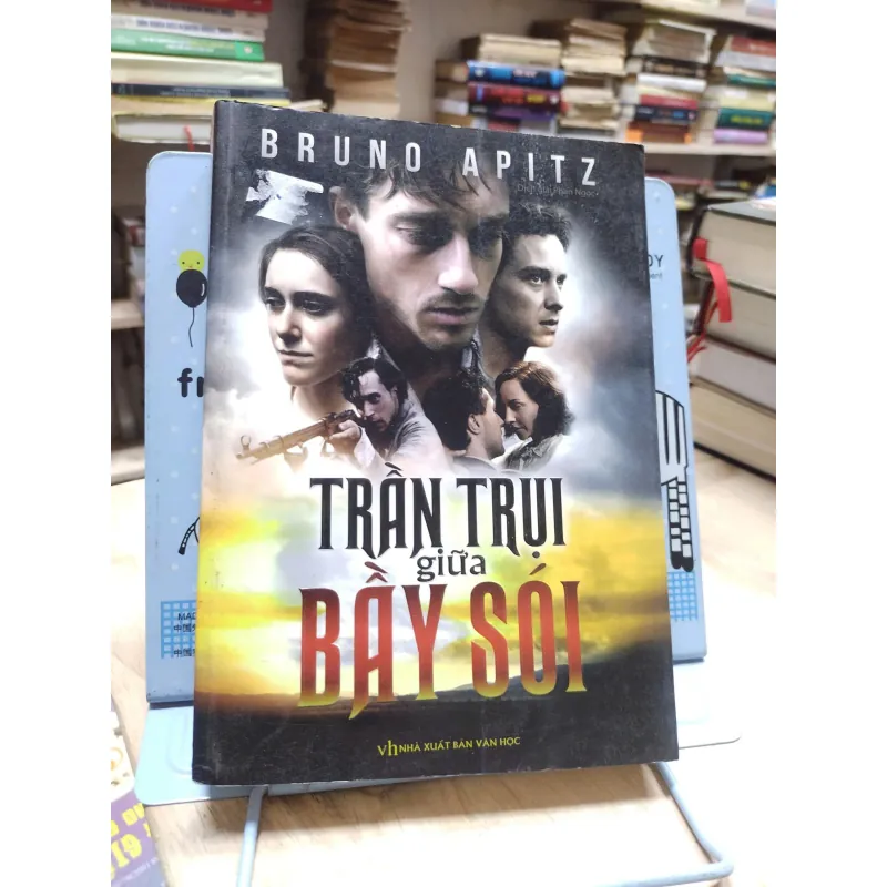 sách: Trần trụi giữa bầy Sói - Bruno Apitz (A1) 565452