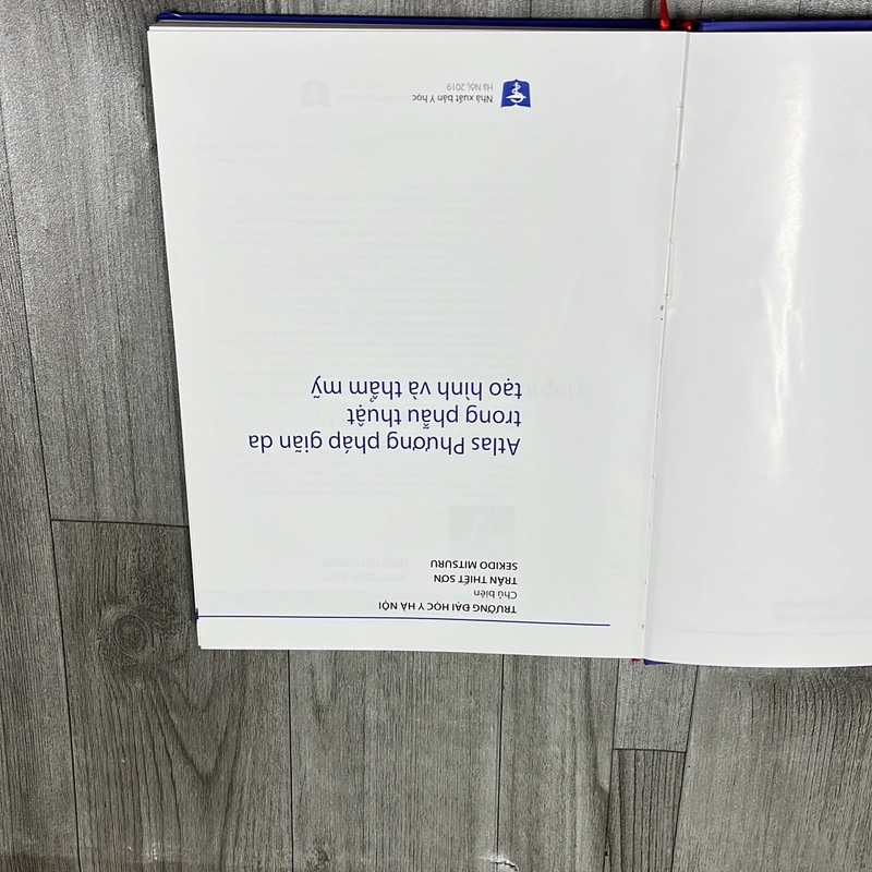 Atlas phương pháp giãn da trong phẫu thuật tạo hình và thẩm mỹ. 8a2 539067