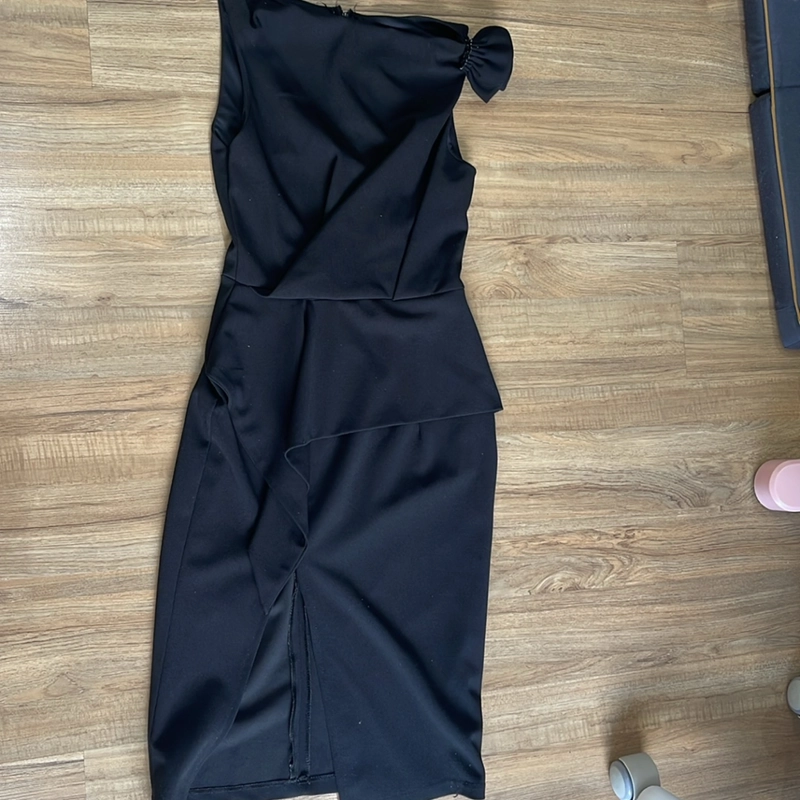 Đầm nữ xẻ trước, che bụng. Tôn dáng, sz S,M 46-49kg màu đen  506095