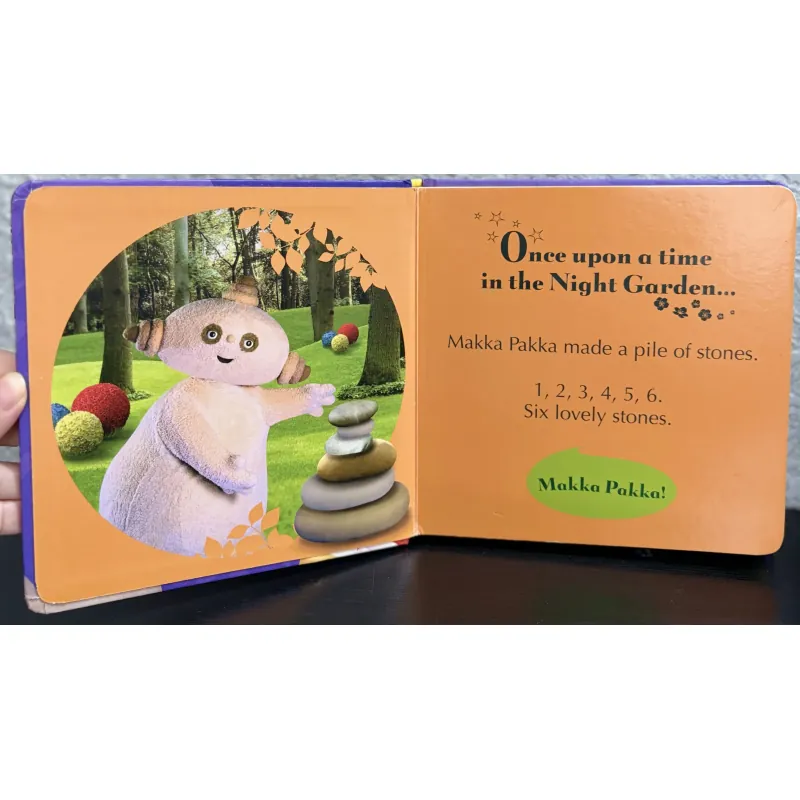 Board book In the Night Garden… A Lovely Present (Trong khu vườn đêm – Món quà xinh xắn) 797186