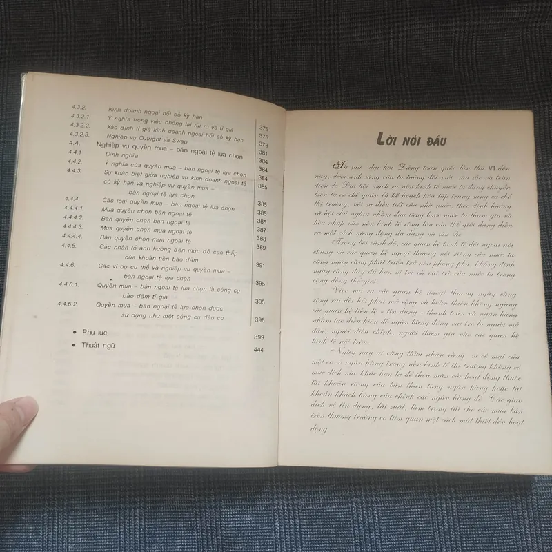 Nghiệp vụ Ngân hàng Quốc tế - PTS. Lê Văn Tề - Năm 1994 655226